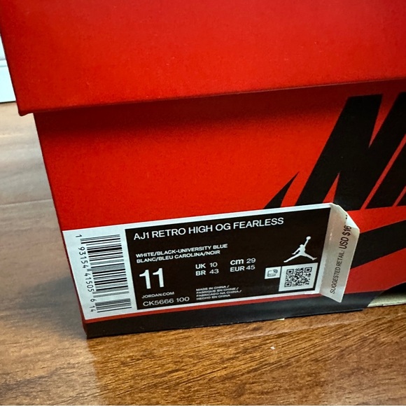 Jordan 1 Retro High Fearless UNC Chicago Size 11 - Picture 5 of 6